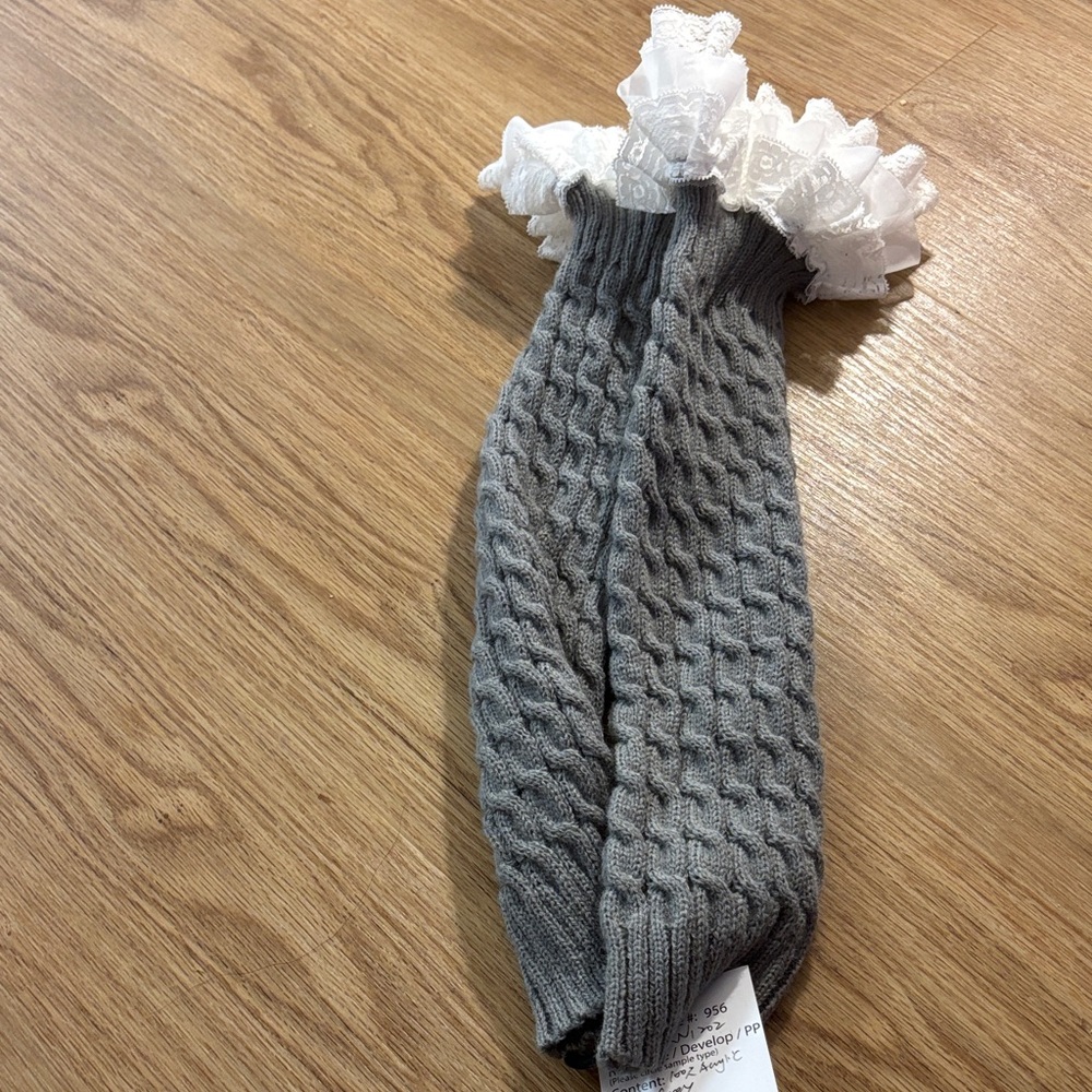 Source Unknown Gray Lace Trim Socks